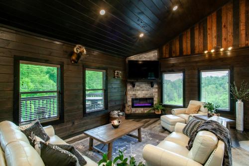 Oak Lake Estate View Hot Tub Theater Room in Sevierville, USA