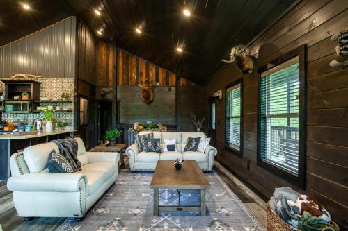 Oak Lake Estate View Hot Tub Theater Room in Sevierville, USA