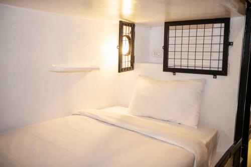 Bunk Bed in Female Dormitory Room   image 2
