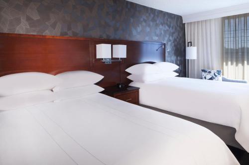 2 double beds