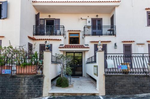  Ortensia Apartments by Wonderful Italy in Aci Castello