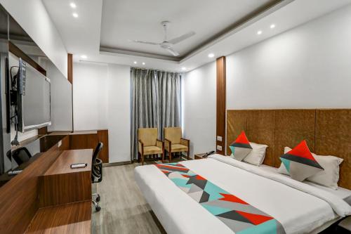 Deluxe Double or Twin Room image 6