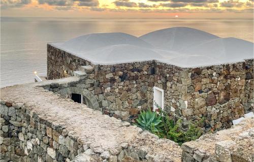 4 Bedroom Awesome Home In Pantelleria
