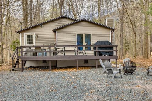 Pet-Friendly Pocono Lake Vacation Rental with Deck! in Pocono Lake, USA