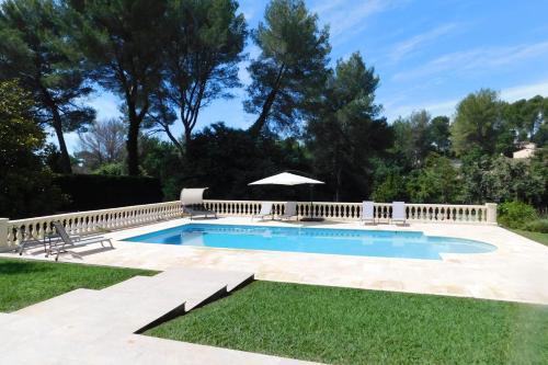 Beautiful Provencal villa "Parc Saint Martin" with pool and tennis court - Location saisonnière - Mougins