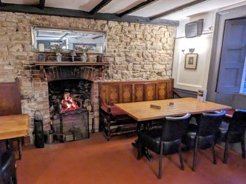 Пъб/Фоайе, Cowpers Oak  in Олни