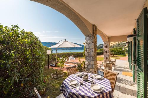 La terrazza tra cielo e mare, Portovenere