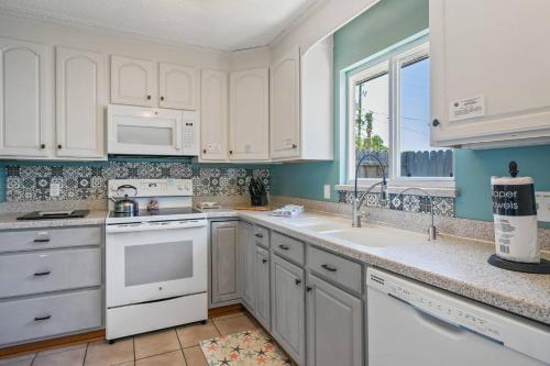 Beach Bungalow 700 - image 12