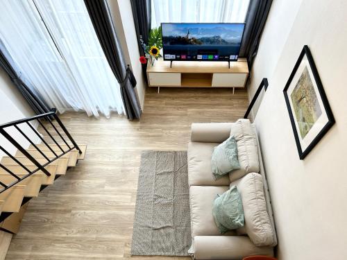 . Lofts Fashion Island
