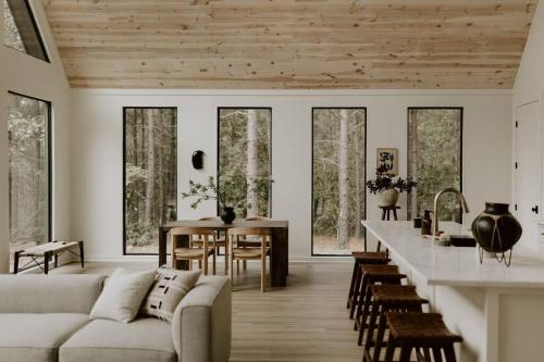 Unwind in Style & Serenity - The Denizen in Broken Bow, USA