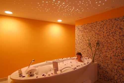 อ่างแช่น้ำร้อน, Hotel Princess in บาร์