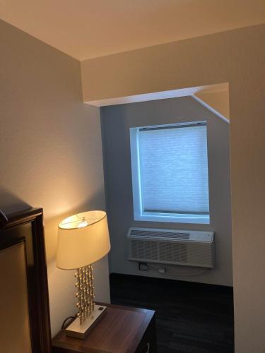 Elker Inn & Suites - image 4