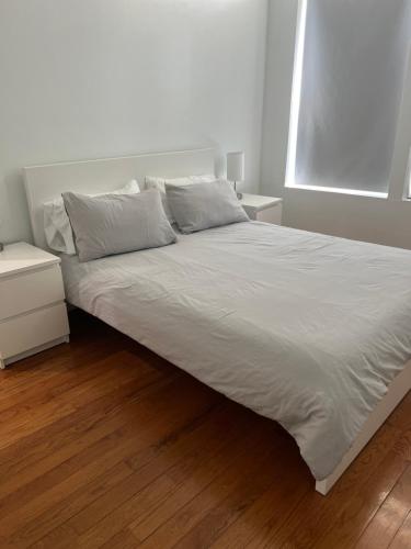 Adorable 2 bedroom with free street parking in North Lawndale