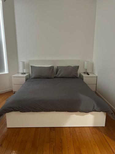 Adorable 2 bedroom with free street parking in North Lawndale