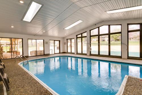 Central Resort Condo 1 Mi to Branson Strip! - image 3