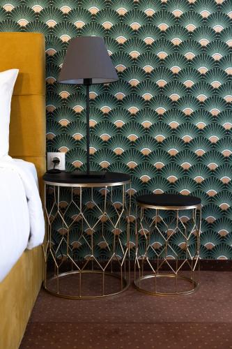 City Plaza Apartments & Rooms