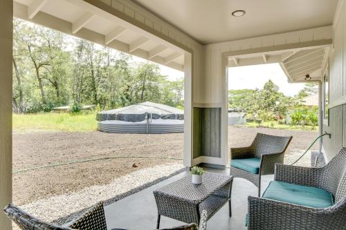 Keaau Getaway with Patio, 3 Mi to Shipman Beach!