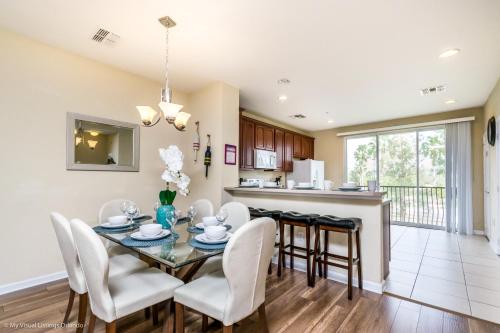 Spacious Vista Cay Townhome Newly Furnished in Orlando, USA
