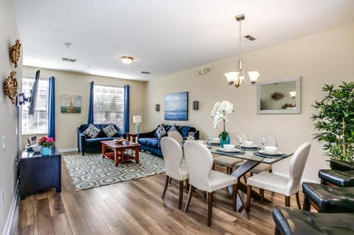 Spacious Vista Cay Townhome Newly Furnished in Orlando, USA