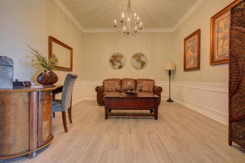 Lakeview Executive Penthouse - image 2