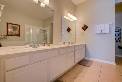 Lakeview Executive Penthouse - image 13
