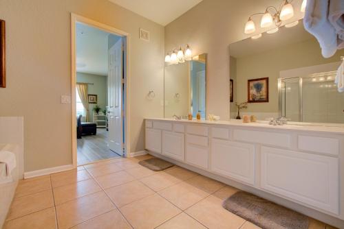 Lakeview Executive Penthouse - image 14
