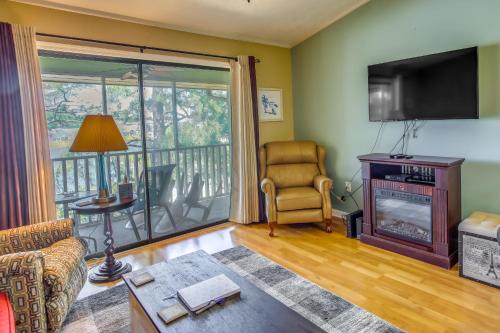 Little River Condo with Community Pool and Hot Tub!