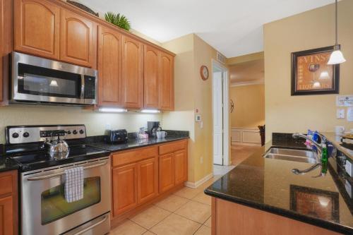 Beautiful Condo at Vista Cay Resort Near WDW in Orlando, USA