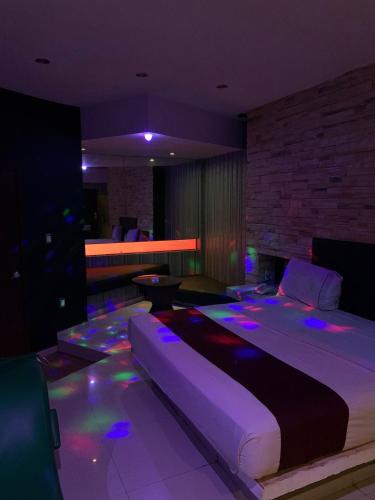 DLUXE Auto Hotel ADULTS ONLY – Veracruz, CA