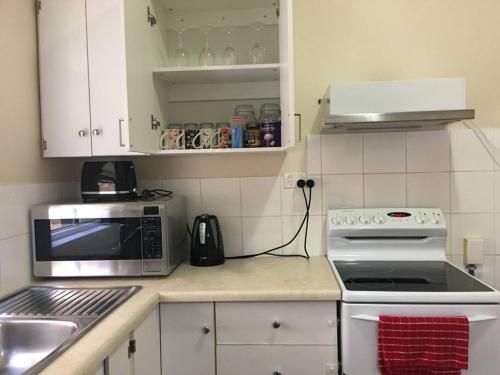 2 bedroom small unit 1 minute walk to shopping centre NO PARKING SLOT