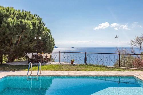 Villa Calliopé avec vue imprenable, jardin et piscine privée