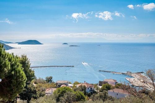 Villa Calliopé avec vue imprenable, jardin et piscine privée