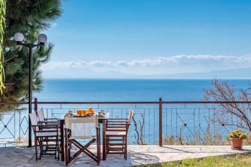 Villa Calliopé avec vue imprenable, jardin et piscine privée