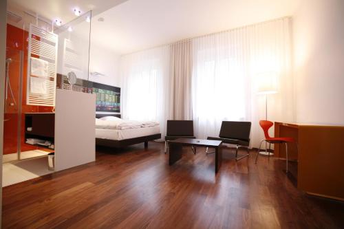 1 queen bed