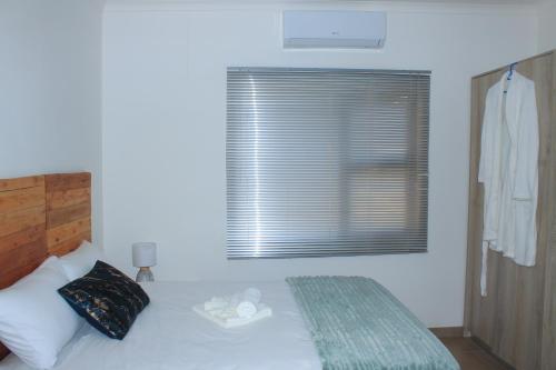 One-Bedroom Apartment image 10