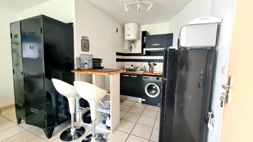 Studio moderne, centre-ville, au calme, parking privé, La Possession (foto 7)