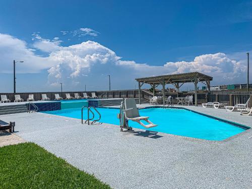 MT1403 Beautiful Condo with Gulf Views, Beach Boardwalk and Communal Pool Hot Tub