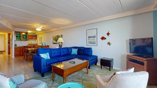 MT1403 Beautiful Condo with Gulf Views, Beach Boardwalk and Communal Pool Hot Tub in Mustang Beach, USA