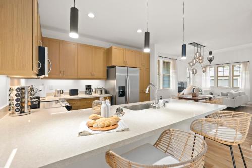virtuve, @ Marbella Lane - 2 master suites MT+Ocean Views in Makaha (HI)