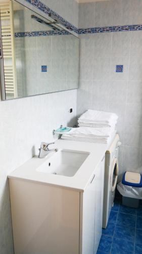 One-Bedroom Apartment (5 Adults) image 5