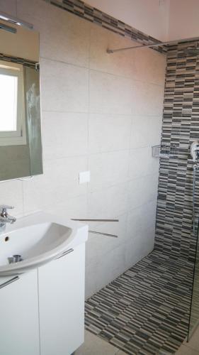 Two-Bedroom Apartment (6 Adults) image 2