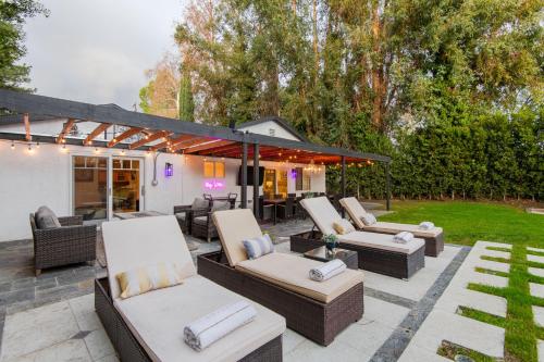 Woodland Hills Paradise Resort Style Home