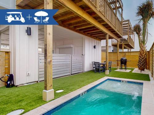 Dorado Dunes H Walk to Beach, Golf Cart Included, Private Pool in Port Aransas, USA