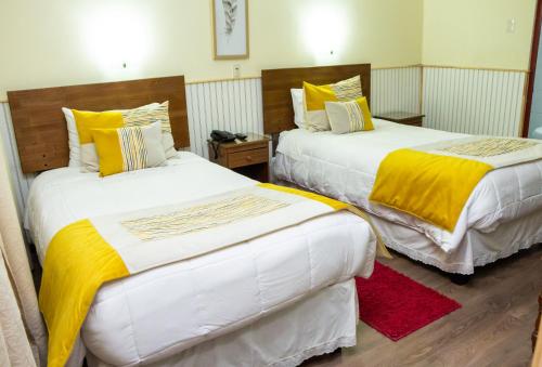 2 twin beds