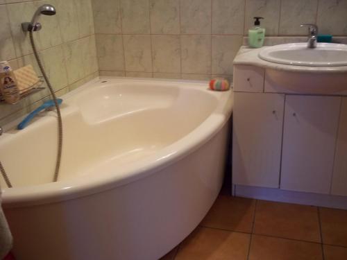 浴室, Guest house Vilciņi (Guest house Vilcini) in 利耶帕亞