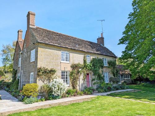 Holme Street House and Dove Cote Lodge