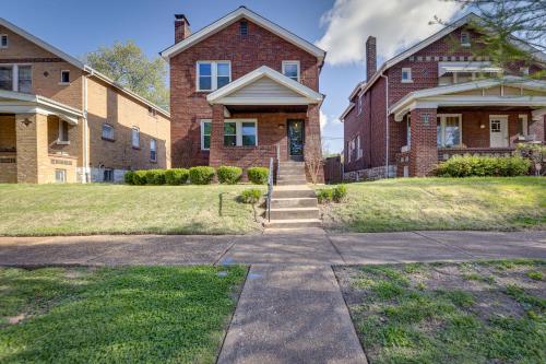 Pet-Friendly St Louis Home with Grill and Backyard in Richmond Heights, USA