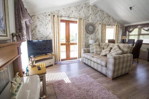 Stunning Lodge With Free Wifi For Hire At Carlton Meres In Suffolk Ref 60013m