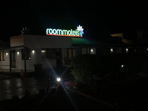 ทางเข้า, Pioneer Lodge Motel in คินการอย