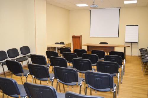 Forest Inn - image 14